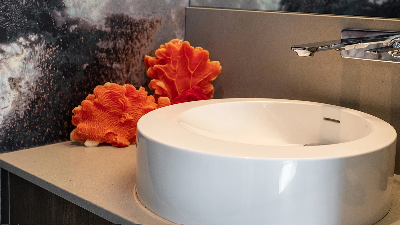 Minimalist luxury bathroom design Seattle — Ariana Designs