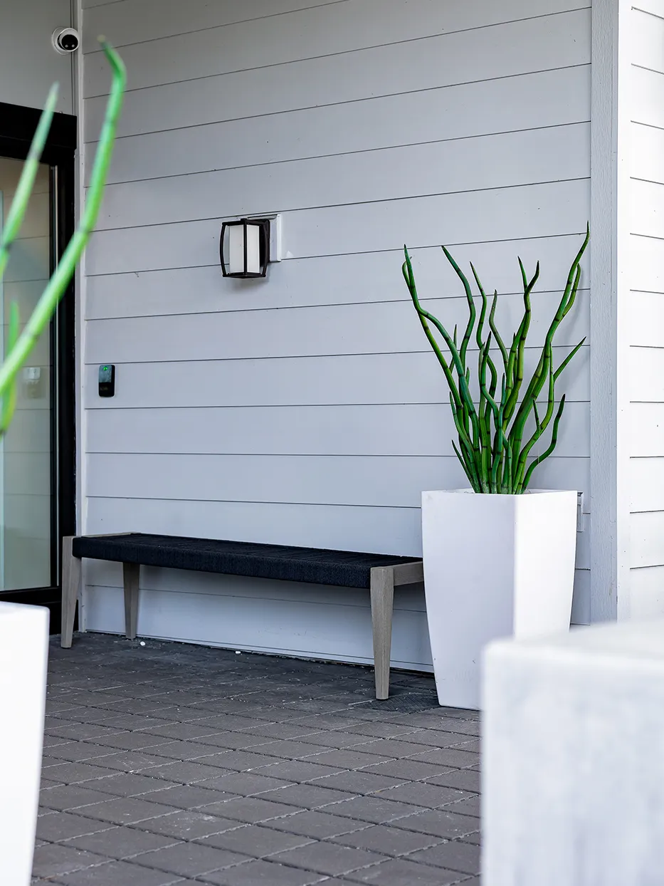 Modern minimalist entrance area bench planter lighting — Ariana Designs, Bellevue Washington