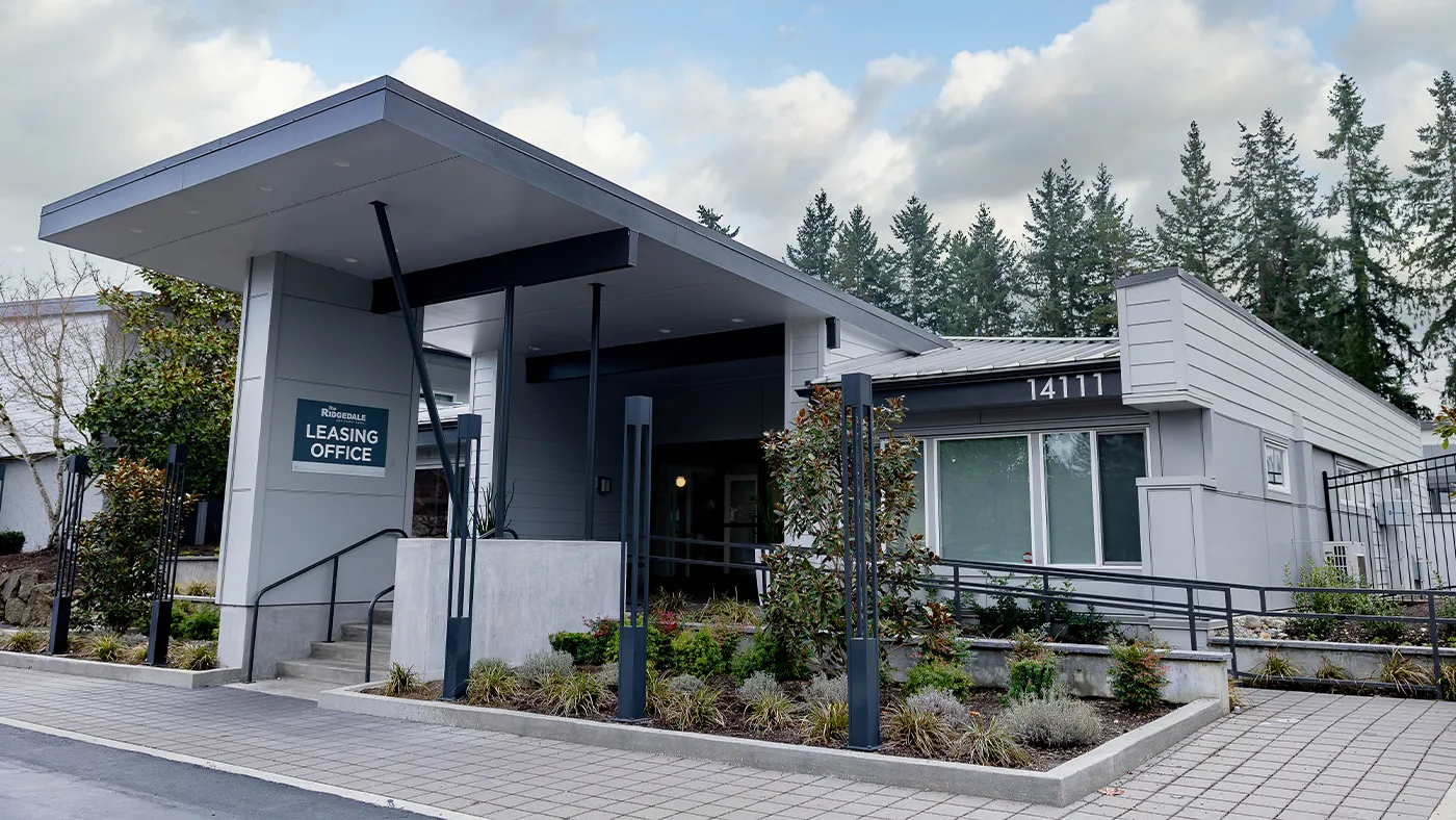 Modern Ridgedale leasing office entrance landscaping — Ariana Designs, Bellevue Washington