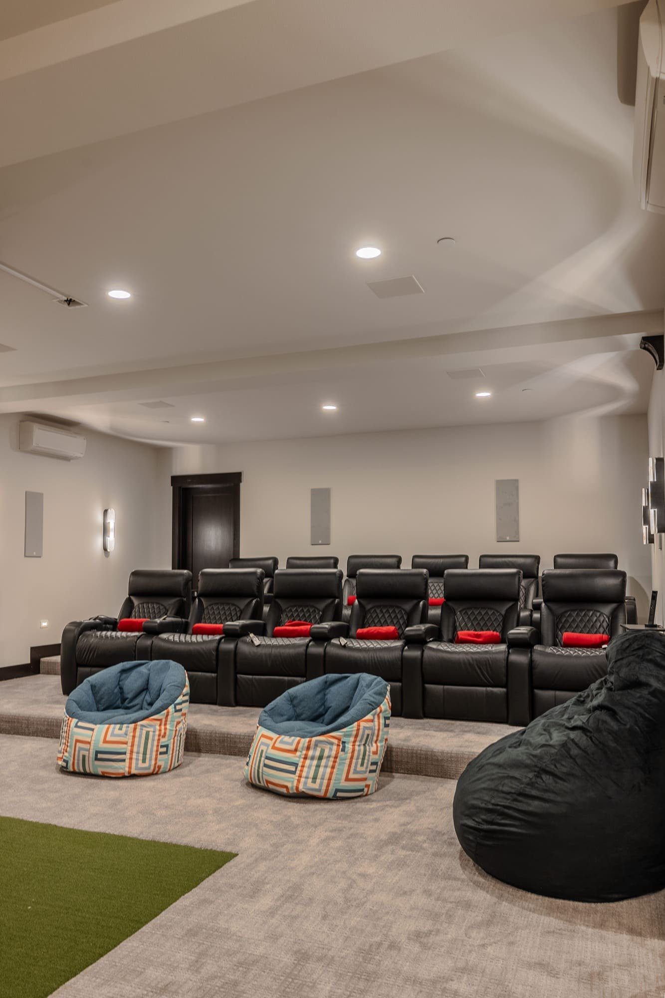Luxury living area Suncadia retreat — Ariana Designs