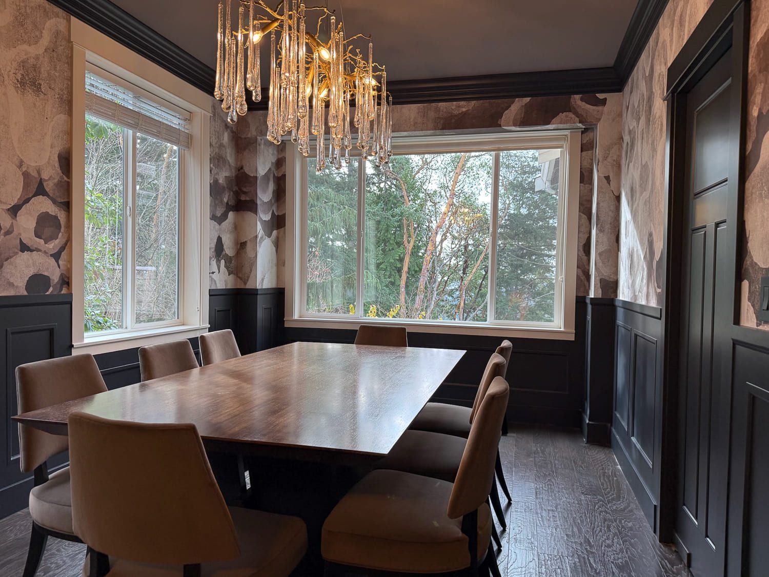 Neoclassical dining room approach Kirkland — Ariana Designs