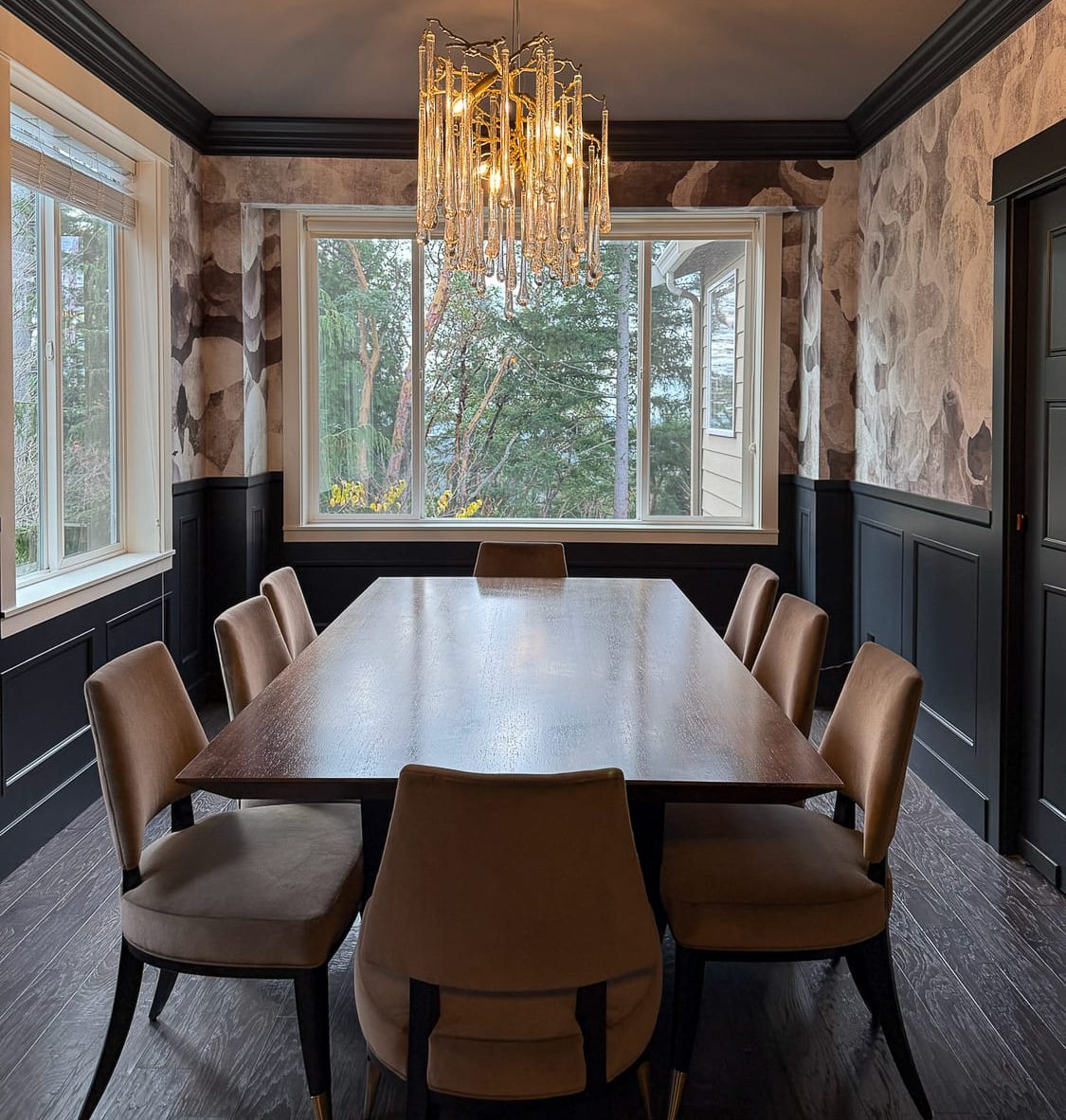 Elegant neoclassical dining room Kirkland — Ariana Designs