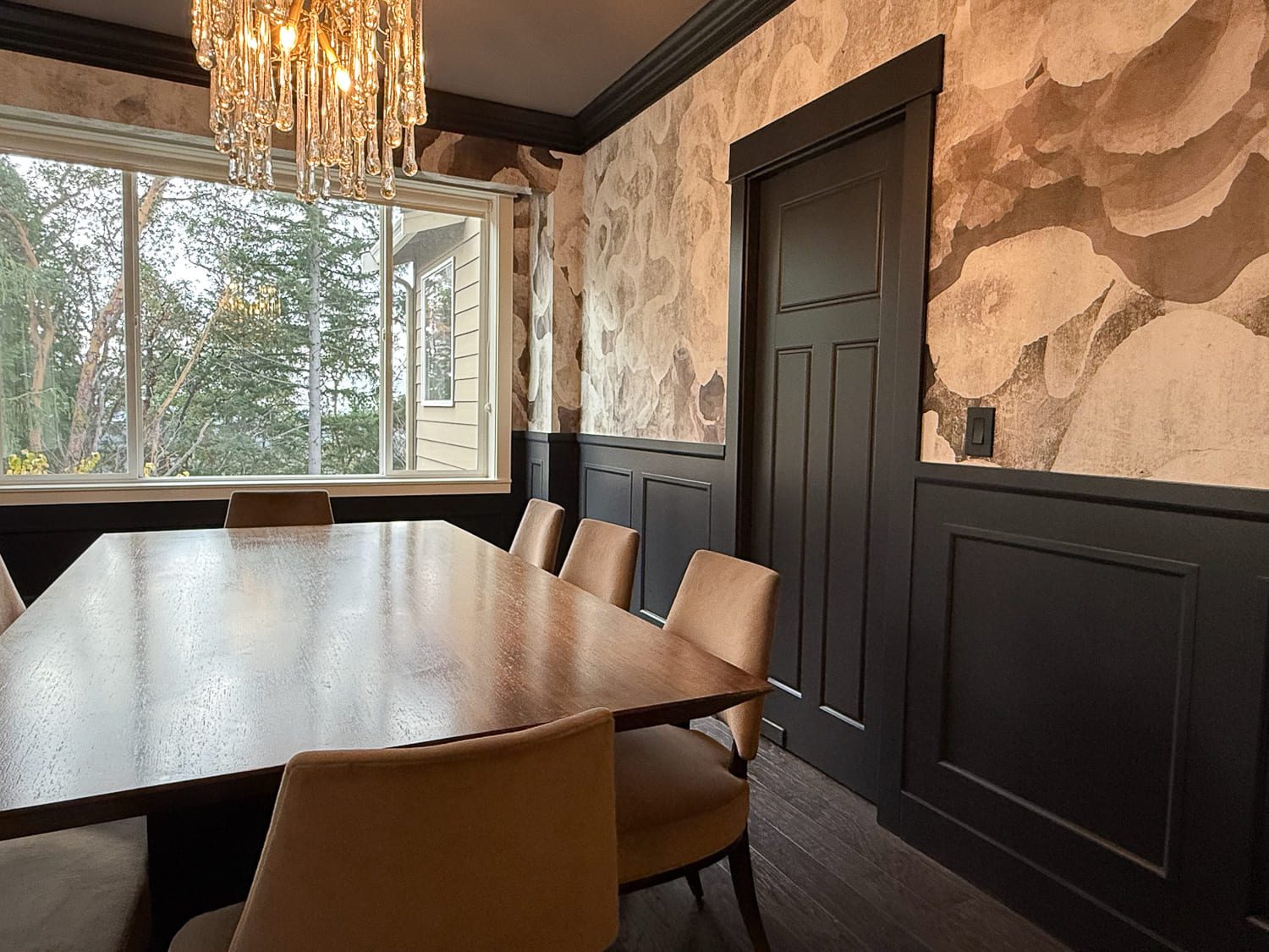 Modern neoclassical dining room — Ariana Designs, Kirkland